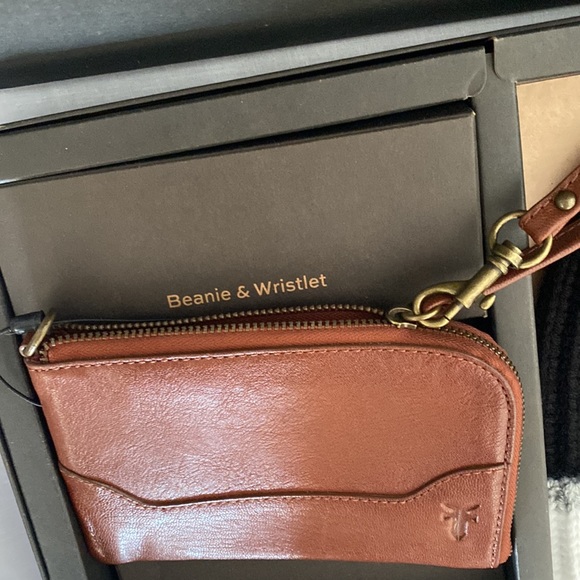 FRYE Colorblock Beanie and Genuine Leather Wristlet Set  Brand New In Box - Picture 14 of 16